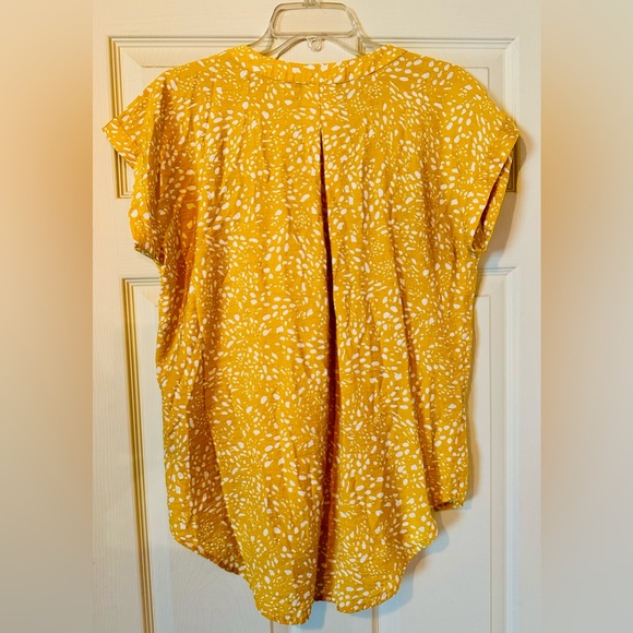 SIMPLY VERA Vera Wang V Neck Top - Picture 2 of 3